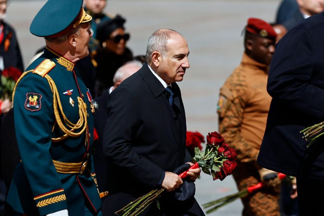 Following the military parade, Prime Minister Nikol Pashinyan laid flowers at the Tomb of the Unknown Soldier in Moscow. Official photo. Following the military parade, Prime Minister Nikol Pashinyan laid flowers at the Tomb of the Unknown Soldier in Moscow. Official photo.